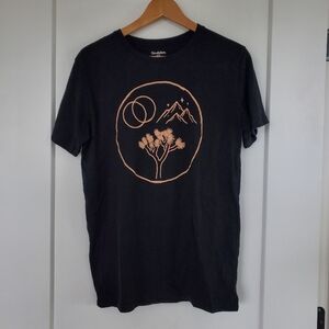 Joshua Tree Mountain Tee | Unisex Size Medium | Goodfellow